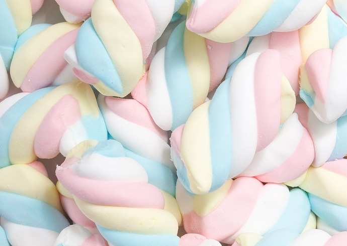 Video: Čo vzniklo, keď prerezala marshmallow ?